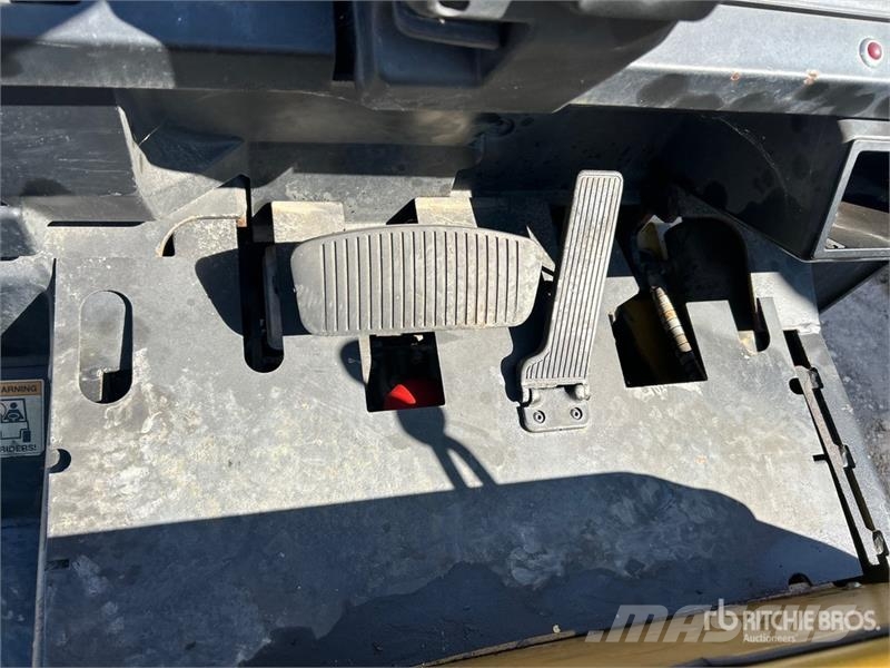 Yale GLC050RFNUAE082 5000 lb Cushion Tire Forklift شاحنات ذات رافعات شوكية - أخرى