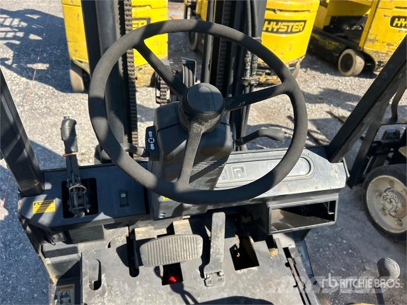 Yale GLC050RFNUAE082 5000 lb Cushion Tire Forklift شاحنات ذات رافعات شوكية - أخرى