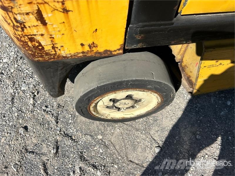Yale GLC050RFNUAE082 5000 lb Cushion Tire Forklift شاحنات ذات رافعات شوكية - أخرى