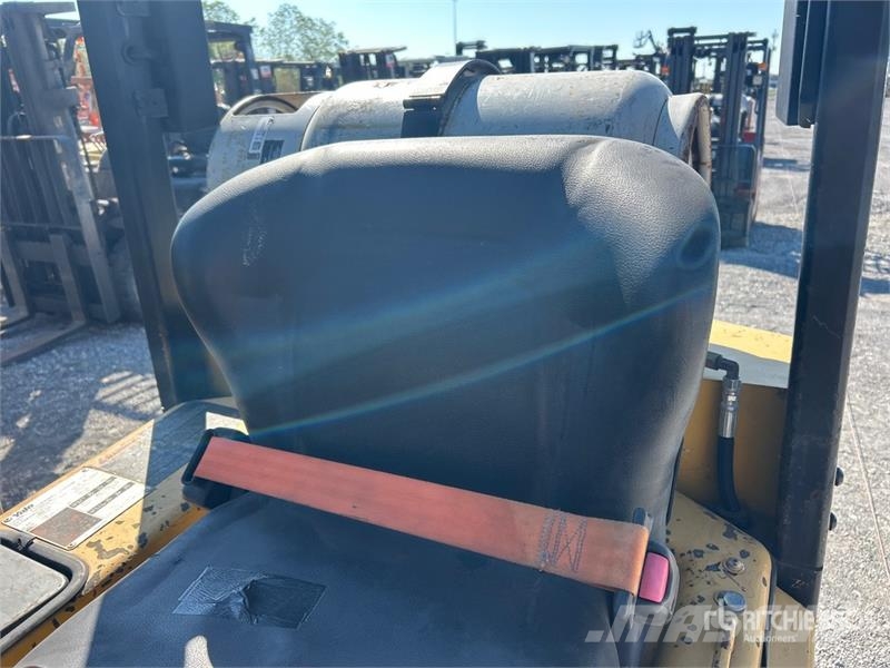 Yale GLC050RFNUAE082 5000 lb Cushion Tire Forklift شاحنات ذات رافعات شوكية - أخرى
