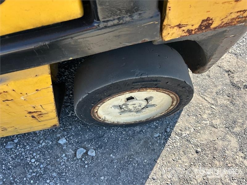 Yale GLC050RFNUAE082 5000 lb Cushion Tire Forklift شاحنات ذات رافعات شوكية - أخرى