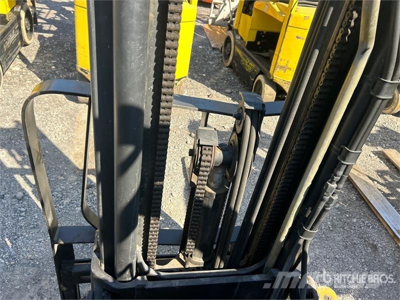 Yale GLC050VXNSUSE083 4800 lb Cushion Tire Forklift Інше