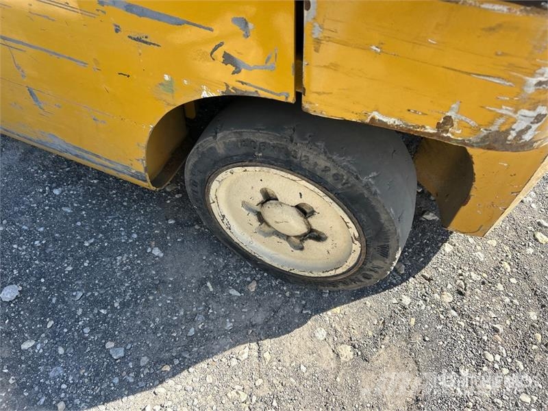 Yale GLC050VXNSUSE083 4800 lb Cushion Tire Forklift Інше