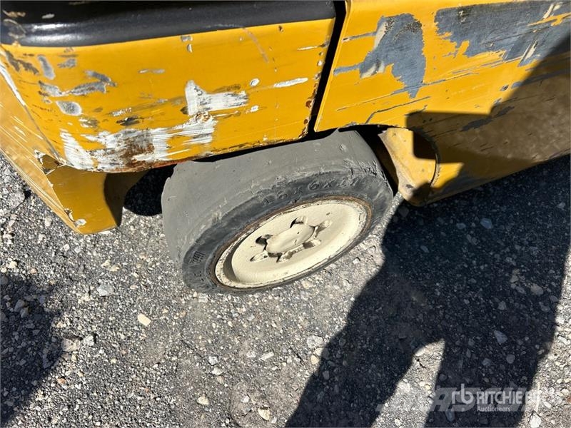 Yale GLC050VXNSUSE083 4800 lb Cushion Tire Forklift Інше