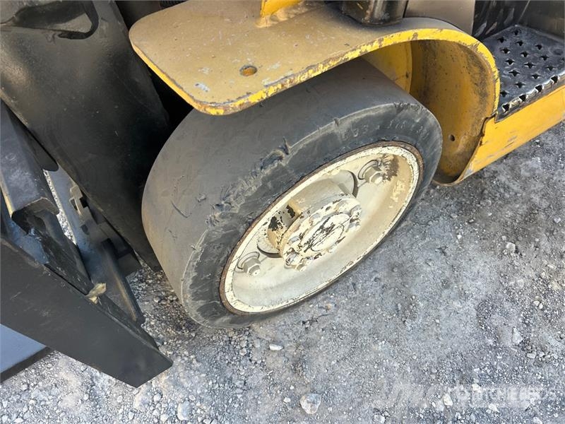 Yale GLC050VXNSUSE083 4800 lb Cushion Tire Forklift Інше
