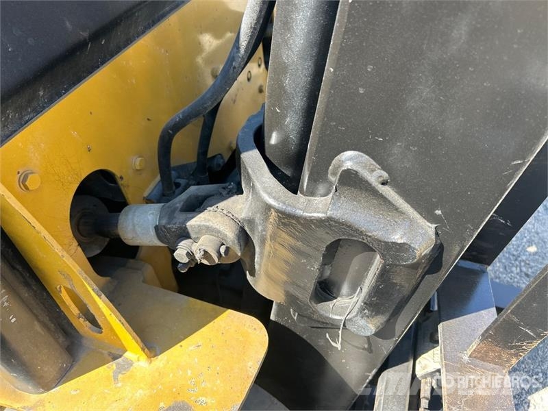 Yale GLC050VXNSUSE083 4800 lb Cushion Tire Forklift Інше