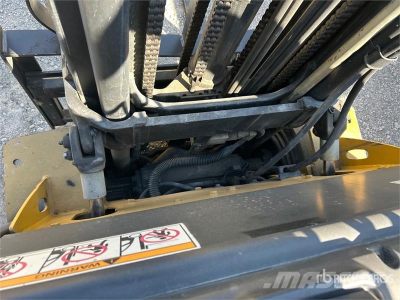 Yale GLC050VXNSUSE083 4800 lb Cushion Tire Forklift Інше