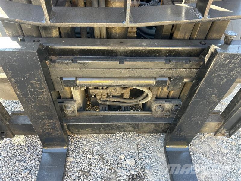 Yale GLC050VXNSUSE083 4800 lb Cushion Tire Forklift Інше
