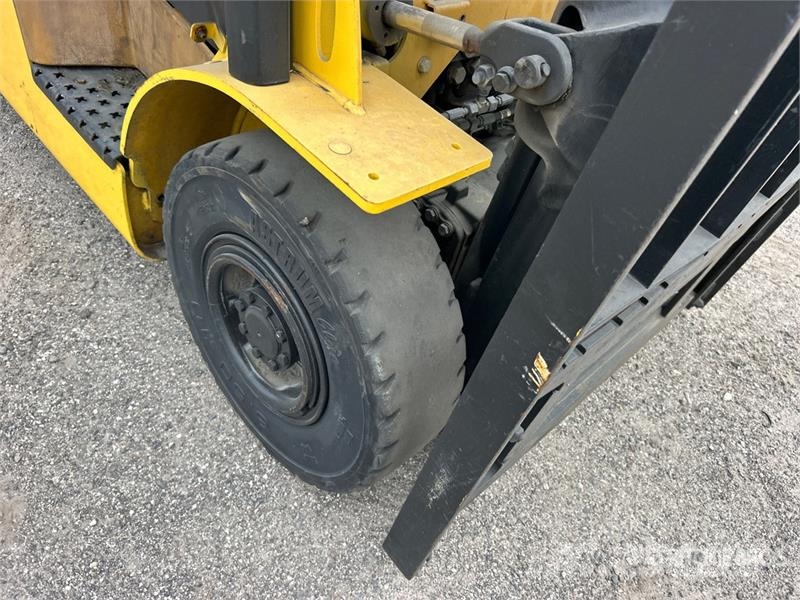 Yale GLP040SVXNURV084 4000 lb Pneumatic Tire Forklift ( フォークリフト - その他