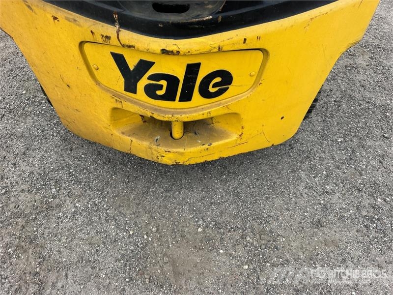 Yale GLP040SVXNURV084 4000 lb Pneumatic Tire Forklift ( フォークリフト - その他