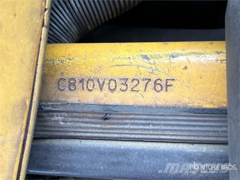 Yale GLP040SVXNURV084 4000 lb Pneumatic Tire Forklift ( フォークリフト - その他