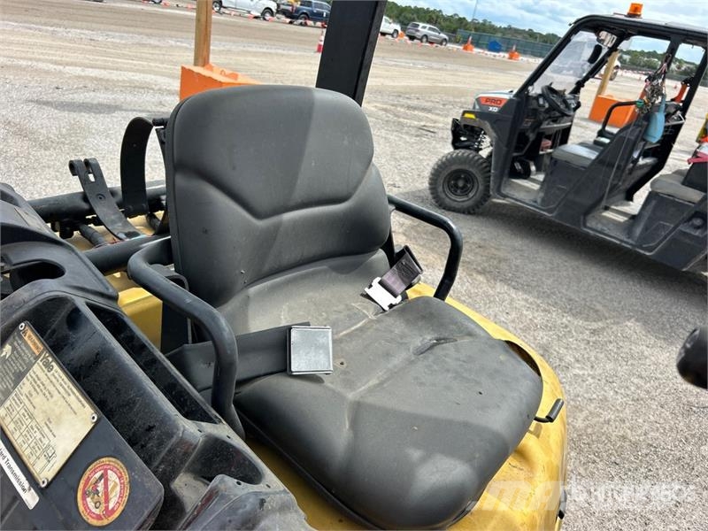 Yale GLP040SVXNURV084 4000 lb Pneumatic Tire Forklift ( フォークリフト - その他
