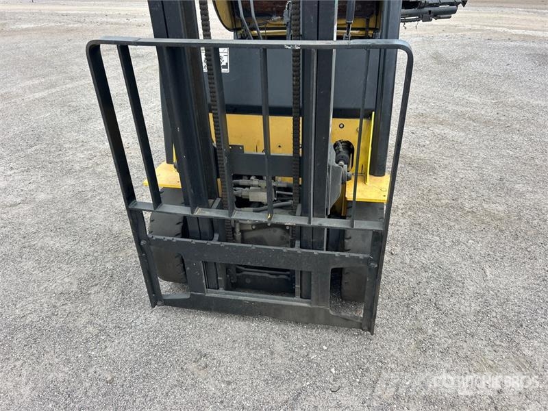 Yale GLP040SVXNURV084 4000 lb Pneumatic Tire Forklift ( フォークリフト - その他