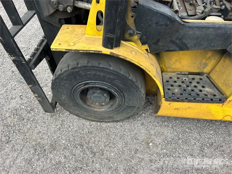 Yale GLP040SVXNURV084 4000 lb Pneumatic Tire Forklift ( フォークリフト - その他