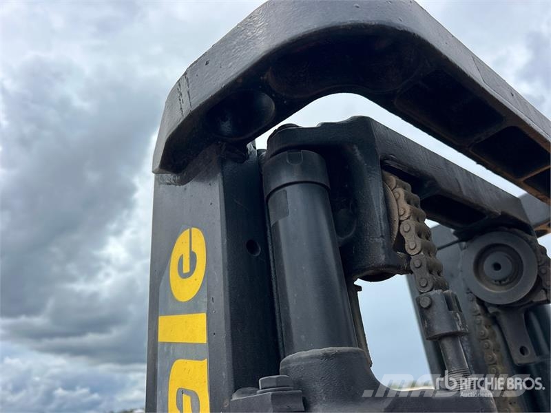 Yale GLP040SVXNURV084 4000 lb Pneumatic Tire Forklift ( フォークリフト - その他