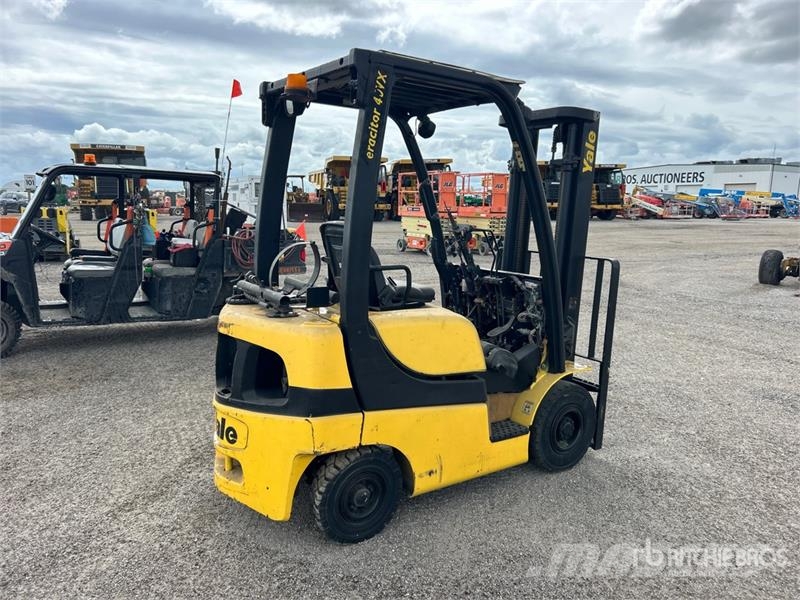 Yale GLP040SVXNURV084 4000 lb Pneumatic Tire Forklift ( フォークリフト - その他