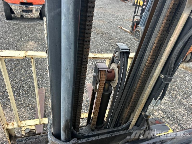 Yale GLP050VXNVSE086 4800 lb Pneumatic Tire Forklift 그 외 지게차