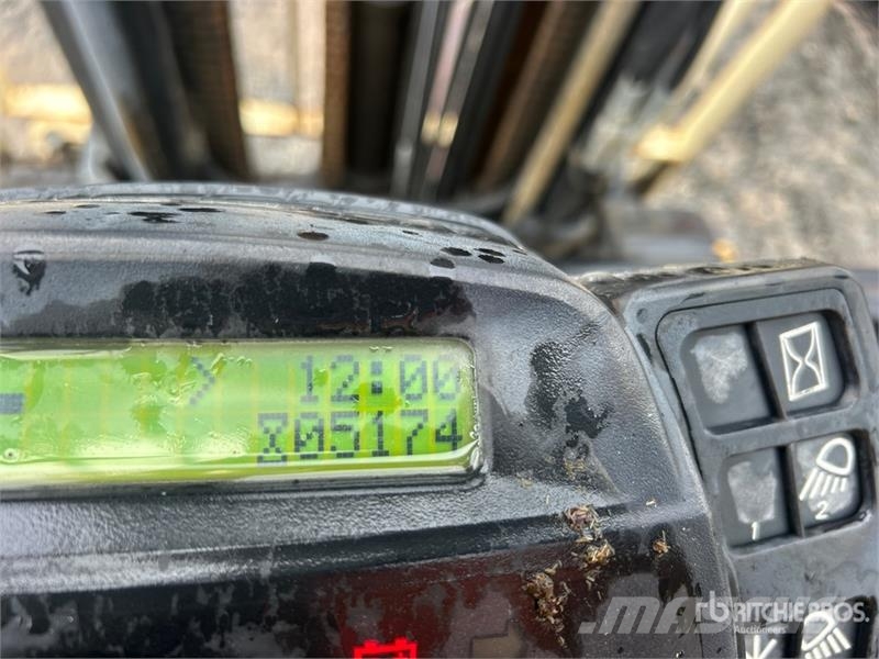 Yale GLP050VXNVSE086 4800 lb Pneumatic Tire Forklift 그 외 지게차
