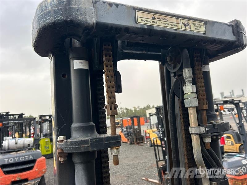 Yale GLP050VXNVSE086 4800 lb Pneumatic Tire Forklift 그 외 지게차