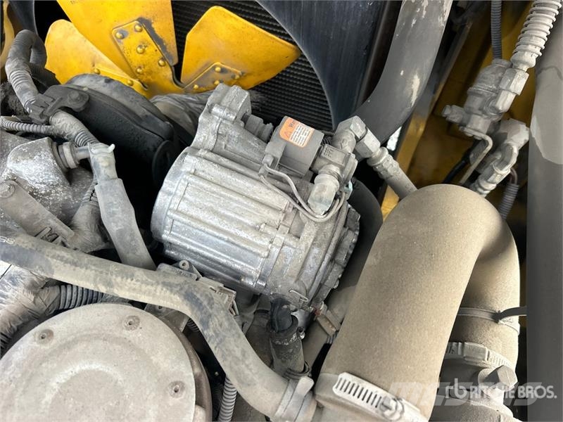 Yale GLP050VXNVSE086 4800 lb Pneumatic Tire Forklift 그 외 지게차