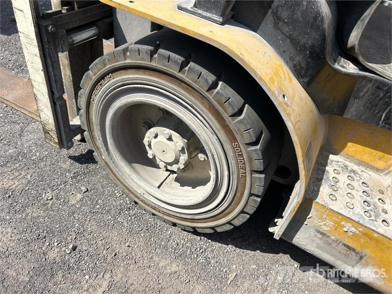Yale GLP060MXNEA087 5700 lb Pneumatic Tire Forklift Viličari - ostalo