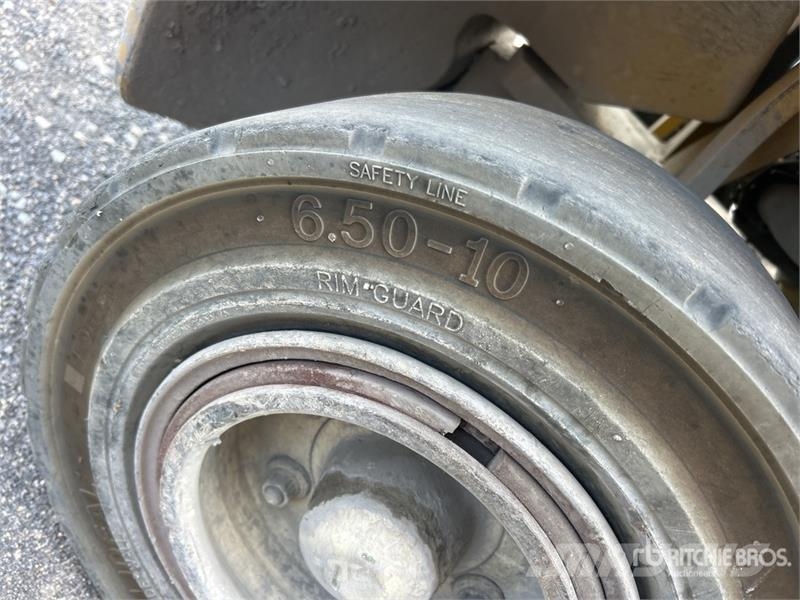 Yale GLP060MXNEA087 5700 lb Pneumatic Tire Forklift Viličari - ostalo