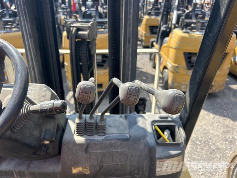 Yale GLP060MXNEA087 5700 lb Pneumatic Tire Forklift Viličari - ostalo