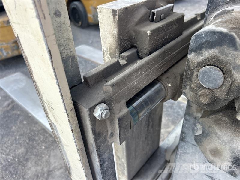 Yale GLP060MXNEA087 5700 lb Pneumatic Tire Forklift Viličari - ostalo