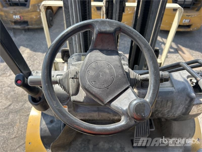 Yale GLP060MXNEA087 5700 lb Pneumatic Tire Forklift Viličari - ostalo