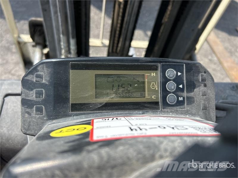 Yale GLP060MXNEA087 5700 lb Pneumatic Tire Forklift Viličari - ostalo