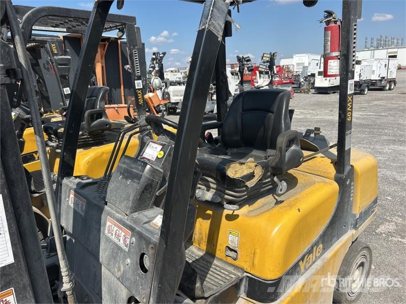 Yale GLP060MXNEA087 5700 lb Pneumatic Tire Forklift Viličari - ostalo