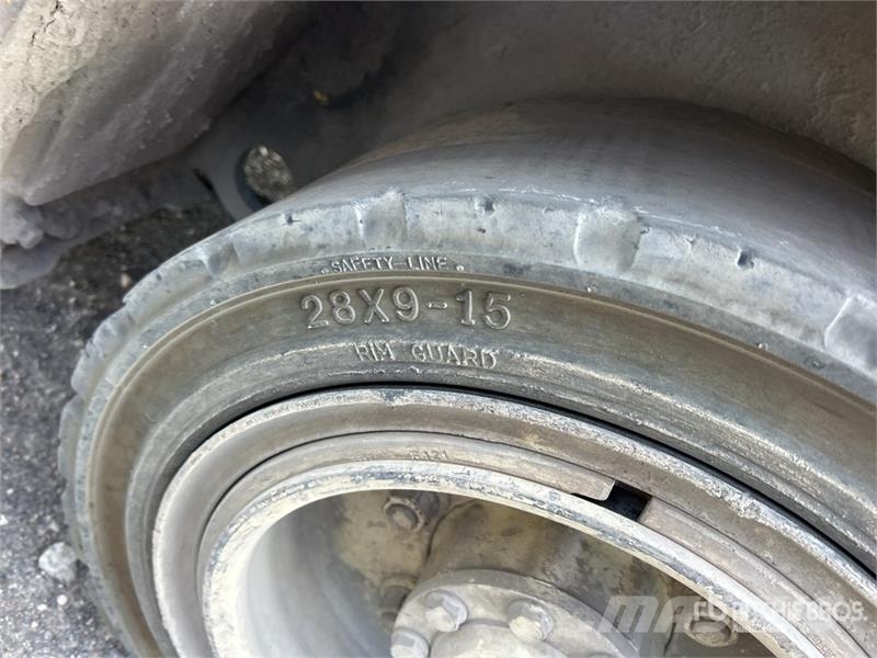 Yale GLP060MXNEA087 5700 lb Pneumatic Tire Forklift Viličari - ostalo