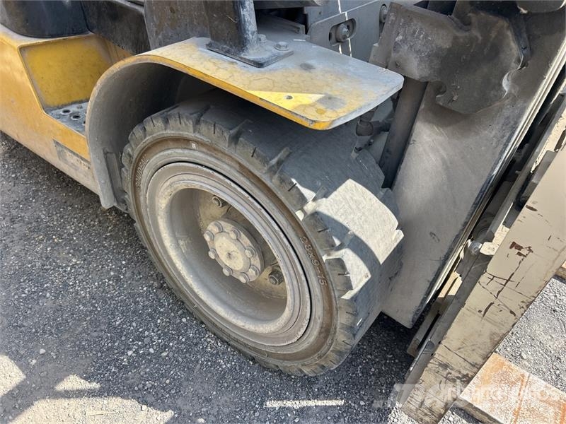 Yale GLP060MXNEA087 5700 lb Pneumatic Tire Forklift Viličari - ostalo