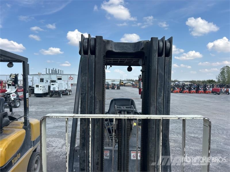 Yale GLP060MXNEA087 5700 lb Pneumatic Tire Forklift Viličari - ostalo