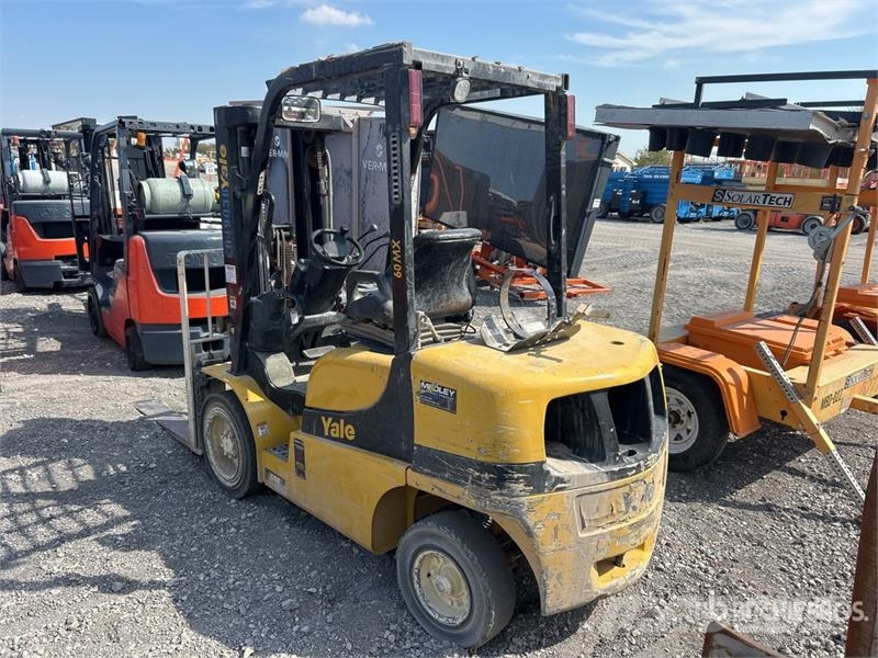 Yale GLP060MXNEAE087 5700 lb Pneumatic Tire Forklift Montacargas - otros