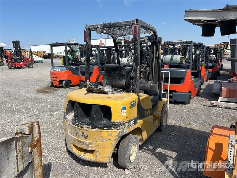 Yale GLP060MXNEAE087 5700 lb Pneumatic Tire Forklift Montacargas - otros