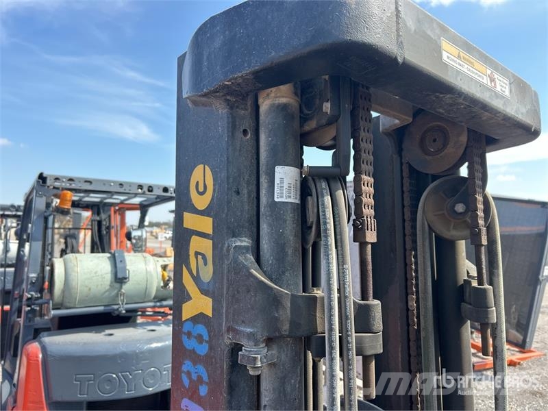 Yale GLP060MXNEAE087 5700 lb Pneumatic Tire Forklift Montacargas - otros