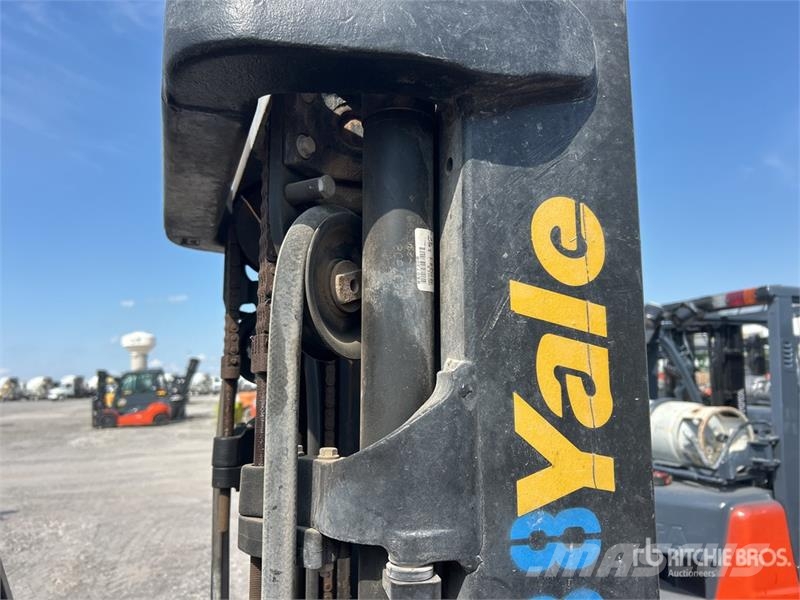 Yale GLP060MXNEAE087 5700 lb Pneumatic Tire Forklift Montacargas - otros