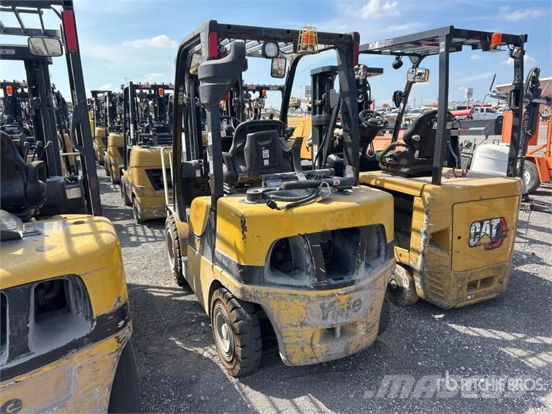Yale GLP060VXNEAE087 5700 lb Pneumatic Tire Forklift Targoncák-Egyéb