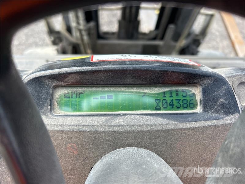 Yale GLP060VXNEAE087 5700 lb Pneumatic Tire Forklift Targoncák-Egyéb
