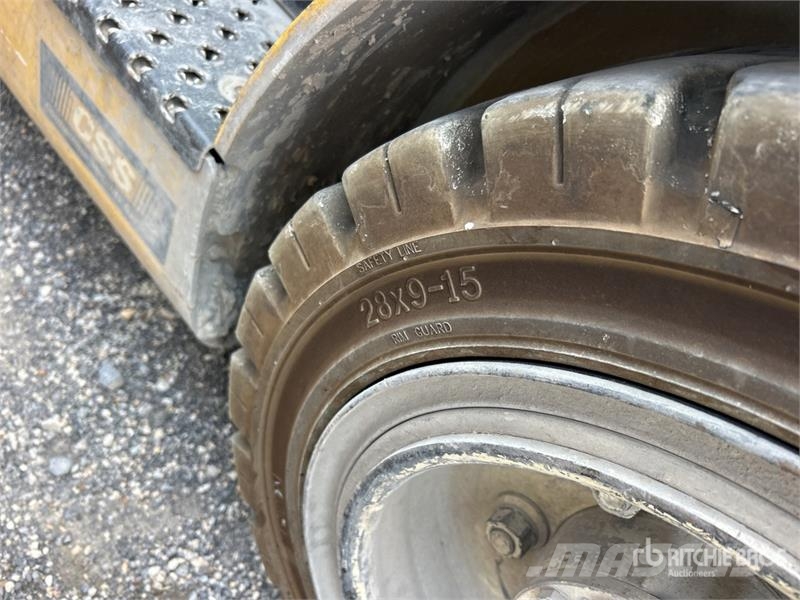 Yale GLP060VXNEAE087 5700 lb Pneumatic Tire Forklift Targoncák-Egyéb
