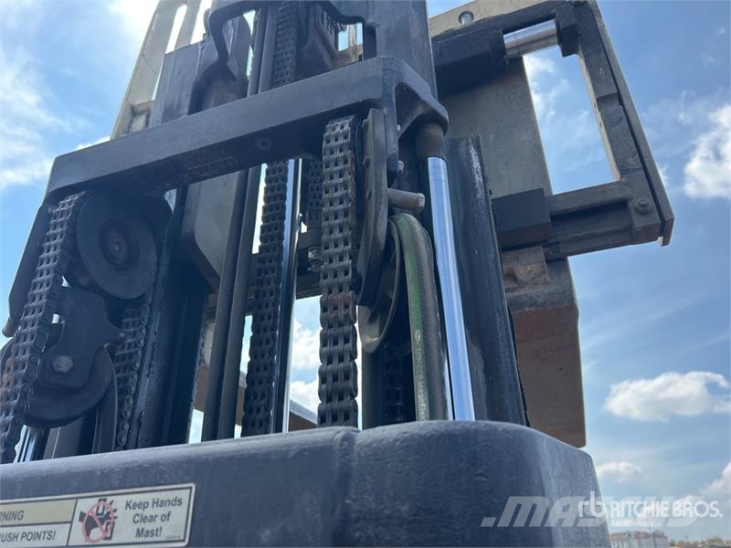 Yale GLP060VXNEAE087 5700 lb Pneumatic Tire Forklift Targoncák-Egyéb