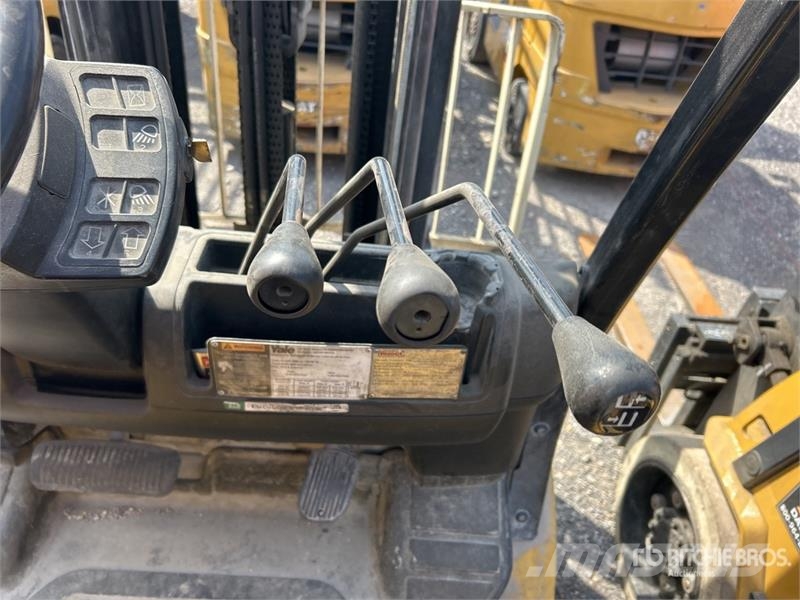 Yale GLP060VXNEAE087 5700 lb Pneumatic Tire Forklift Targoncák-Egyéb