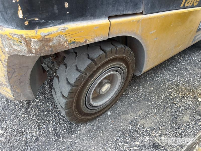 Yale GLP060VXNEAE087 5700 lb Pneumatic Tire Forklift Targoncák-Egyéb