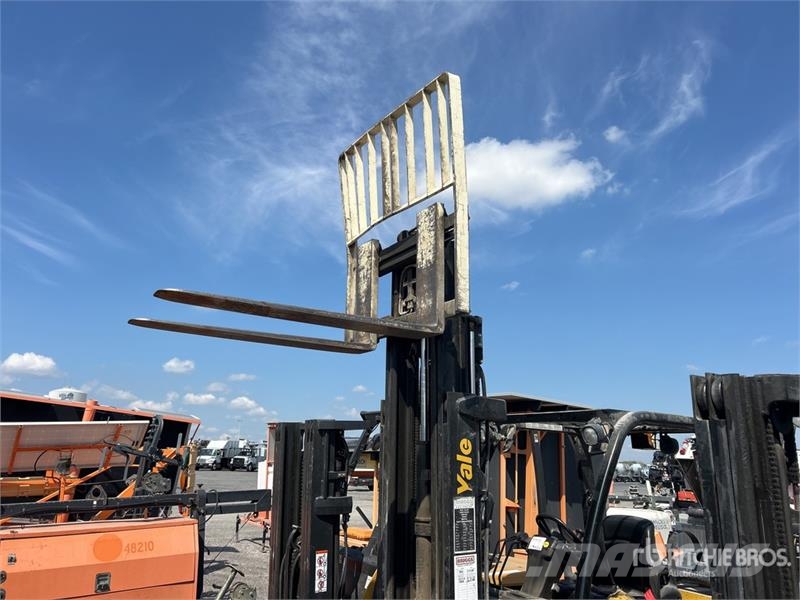 Yale GLP060VXNEAE087 5700 lb Pneumatic Tire Forklift Targoncák-Egyéb