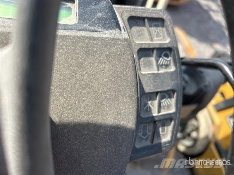 Yale GLP060VXNEAE087 5700 lb Pneumatic Tire Forklift Targoncák-Egyéb