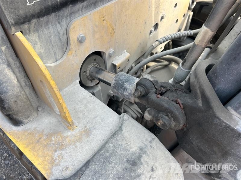 Yale GLP060VXNEAE087 5700 lb Pneumatic Tire Forklift Targoncák-Egyéb