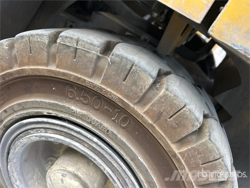 Yale GLP060VXNEAE087 5700 lb Pneumatic Tire Forklift Targoncák-Egyéb