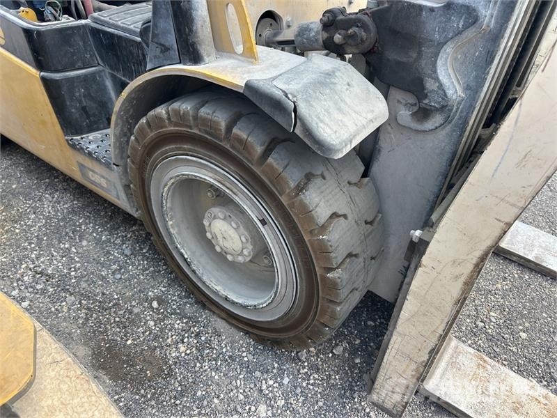 Yale GLP060VXNEAE087 5700 lb Pneumatic Tire Forklift Targoncák-Egyéb