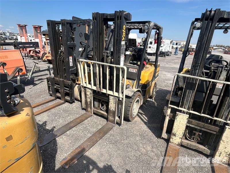 Yale GLP060VXNEAE087 5700 lb Pneumatic Tire Forklift Targoncák-Egyéb